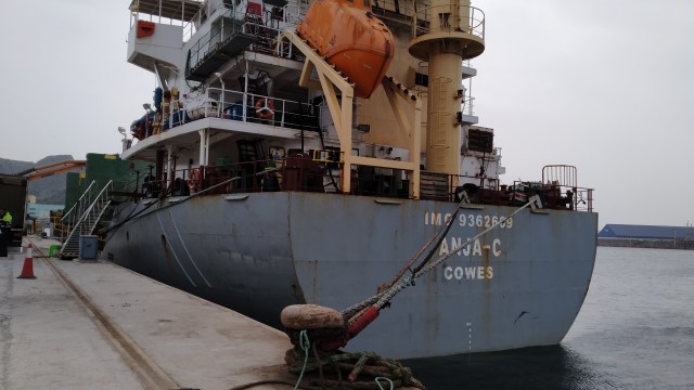 La caída del tráfico de granel líquido ralentiza el movimiento del Puerto tras el tercer trimestre
