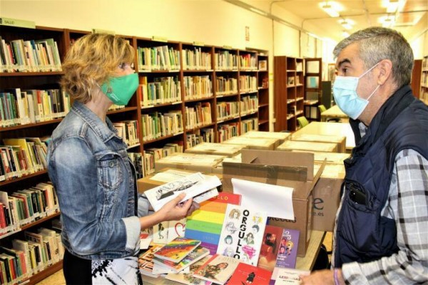 El juzgado levanta la medida que obligaba al Ayuntamiento a retirar 32 libros LGTBI en 11 institutos