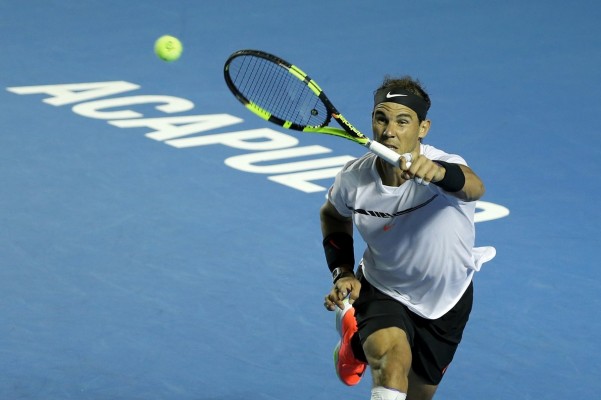 Nadal supera al 'batallador' Nishioka para meterse en la semifinales de Acapulco
