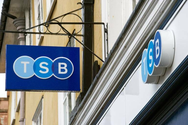 Banco Sabadell rechaza una oferta por TSB y sus acciones se disparan