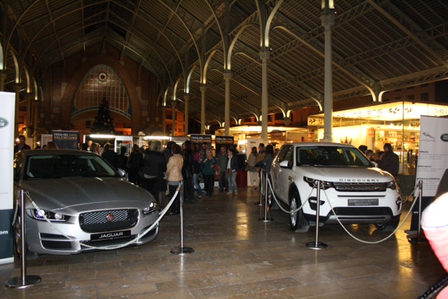 Land Rover y Jaguar acompañan al cava valenciano en el mercado de Colón
