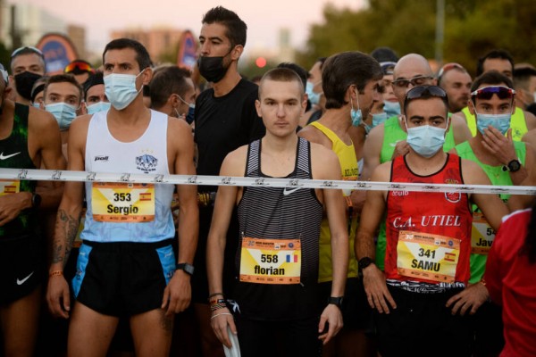 Casi 9.000 corredores tomaron la salida en el Medio Maratón de València