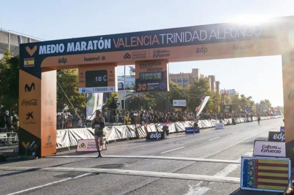 Carlos Mayo y Nuria Lugueros, primeros españoles del Medio Maratón Valencia
