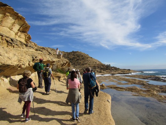 Alicante pone en marcha un ciclo de senderos urbanos con recorridos en el Cabo de la Huerta y Tabarca
