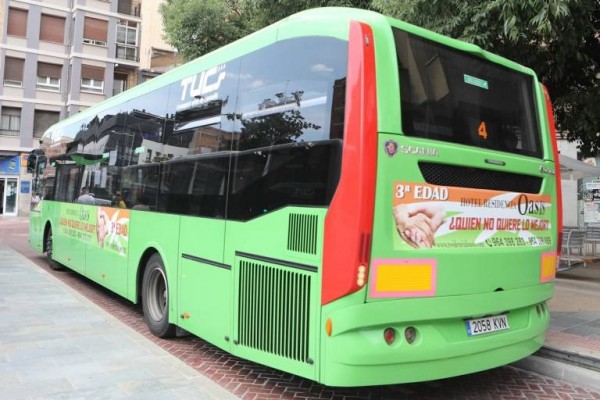 Castelló  activa un servicio especial de autobuses para Todos los Santos
