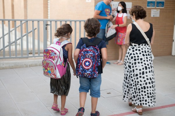 Especialistas alertan de que la acumulación de medidas covid causa estrés tóxico en menores