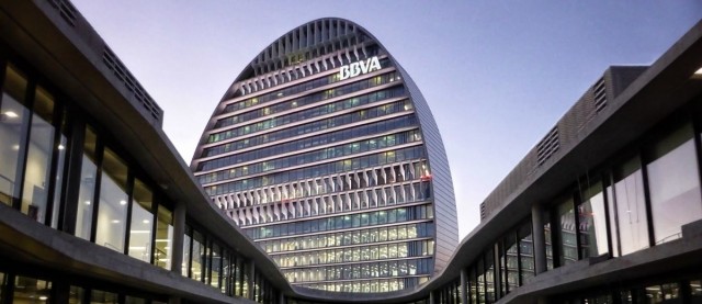 El Ibex 35 se da la vuelta a media sesión y busca el 9.800 de la mano de BBVA