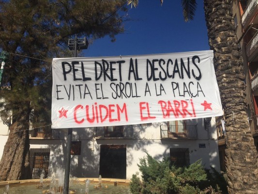 Vecinos de Benimaclet llenan las calles de carteles contra el botellón: 