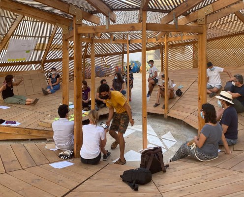Vecinos del Cabanyal diseñan el futuro del patio urbano Zona Santiago con actividades 