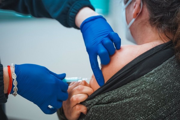 Más de 465.000 españoles han recibido ya su dosis de refuerzo contra el coronavirus