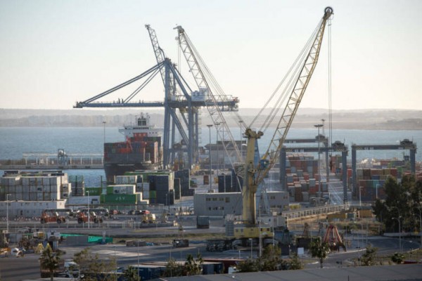 El Puerto y TMS activan la nueva línea ferroviaria hasta Reino Unido con una carga de alimentos