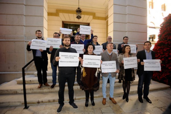 PSPV, Compromís y EU movilizan a los alcaldes para que el PP apoye el fondo de cooperación
