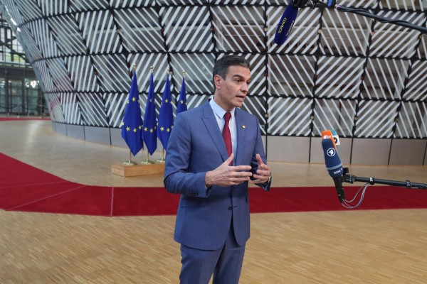 España defiende medidas urgentes para bajar el precio de luz en un Consejo muy dividido 

