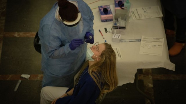 
Castellón registra 63 nuevos positivos mientras suben los ingresos hospitalarios a 67