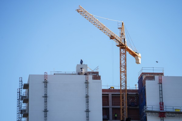 La falta de suelo reduce un tercio la oferta de obra nueva en València