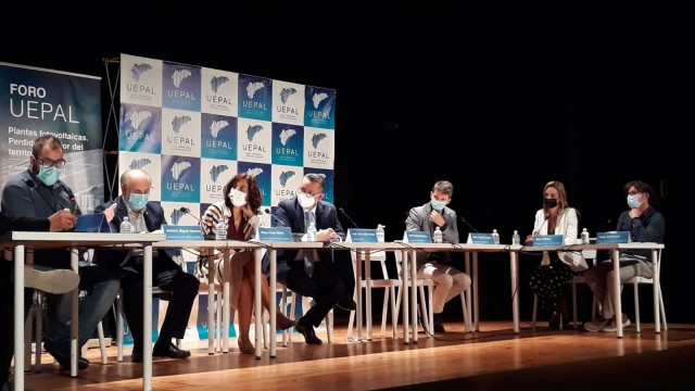 El foro UEPAL plantea el equilibrio entre las plantas fotovoltaicas y el territorio agrícola