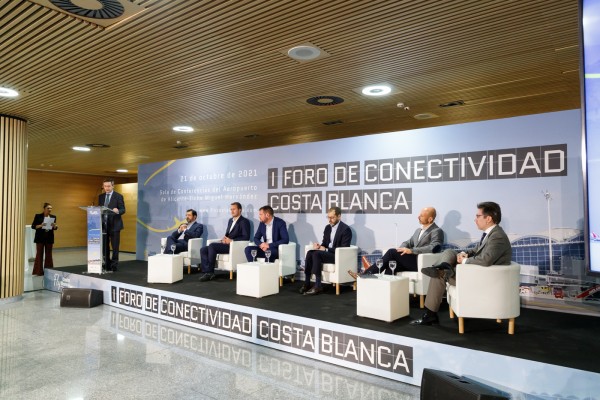 Las aerolíneas esperan alcanzar la normalidad en 2022; de momento, tiran el viaje vacacional y de familias
