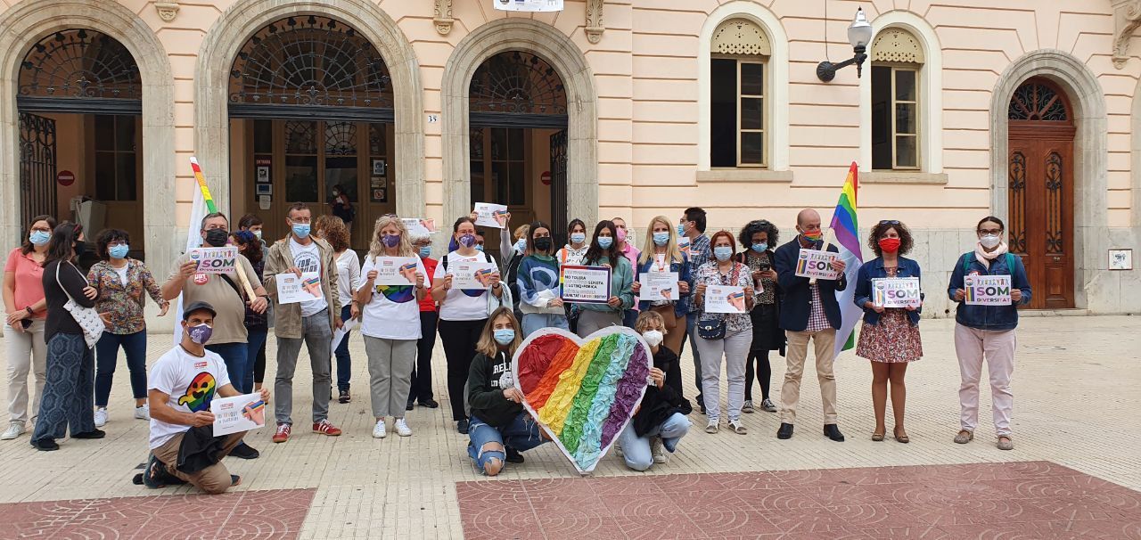 Los sindicatos piden una educación desde la diversidad y rechazan la retirada de los libros 