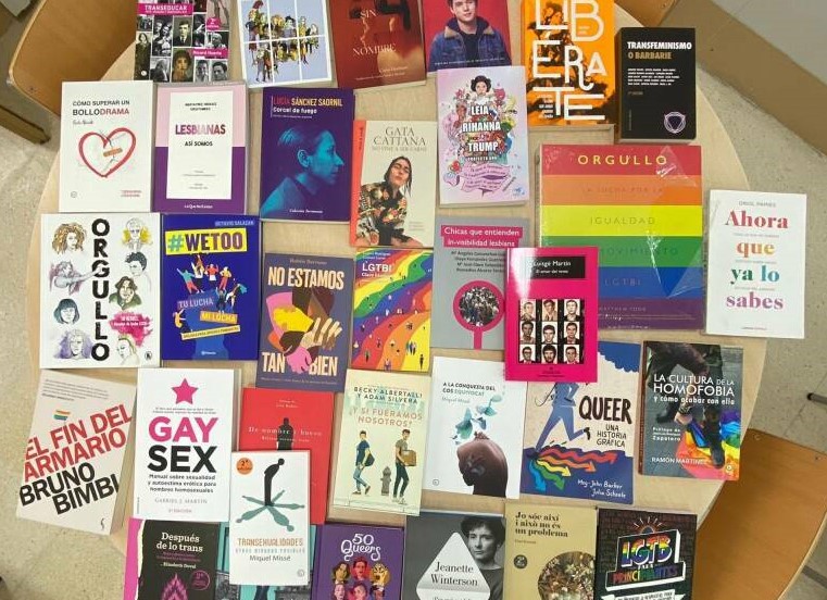 Torreblanca adquiere para su biblioteca los libros LGTBI retirados por una juez en Castelló