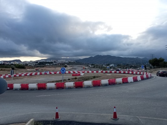 La rotonda que acabará con las retenciones en Benissa irá en altura y estará en 2022

