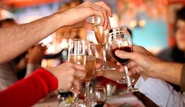 Las comidas de empresa vuelven a la Región por Navidad: ya hay reservas a dos meses vista