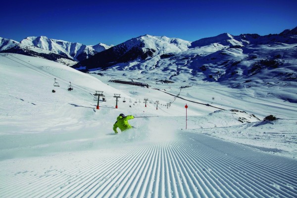 Baqueira Beret ofrece nuevos remontes, mejoras en pistas, servicios y competiciones internacionales 