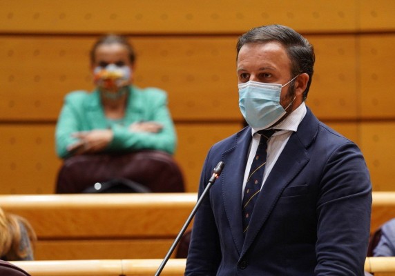 Pablo Ruz defiende en el Senado la necesidad de modernizar la línea de cercanías de la provincia