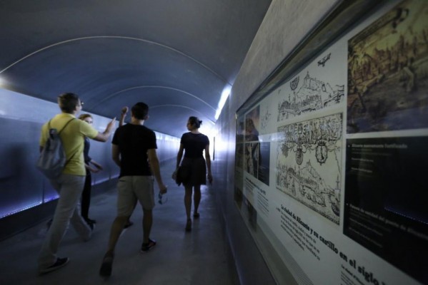Examen al ascensor del Castillo de Santa Bárbara: requiere mantenimiento para reabrir