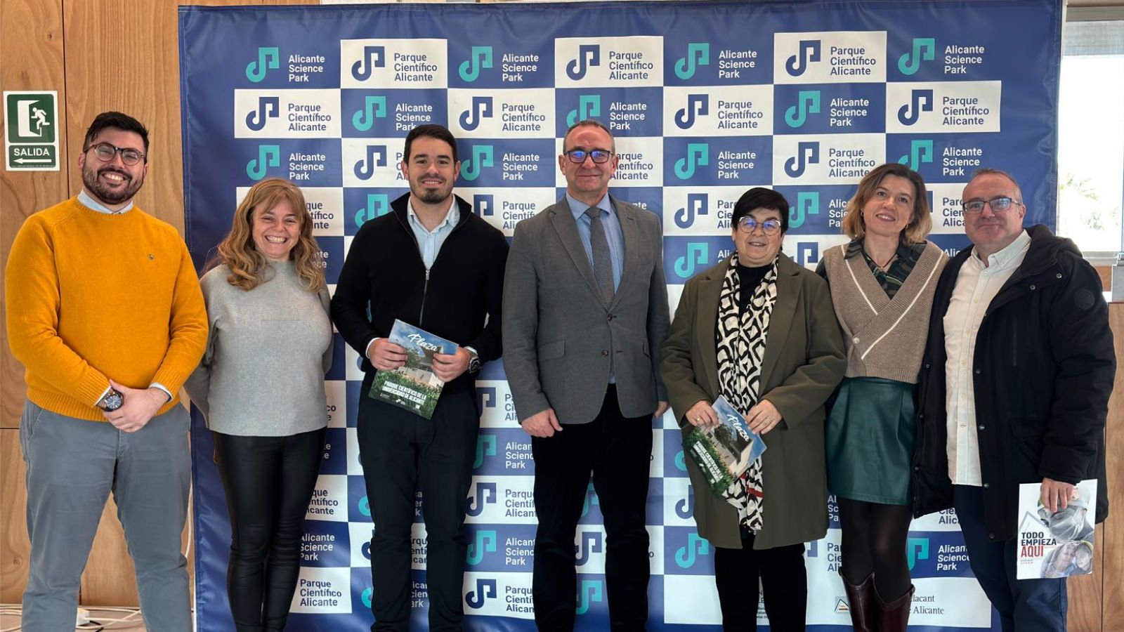 Vicent Soler y Cristóbal Montoro se saludan en una reunión del CPFF - 