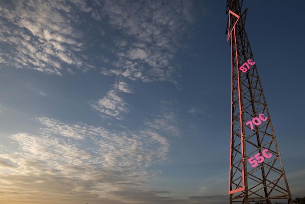Una torre de alta tensión en Campanar se transforma en una instalación contra el precio de la luz