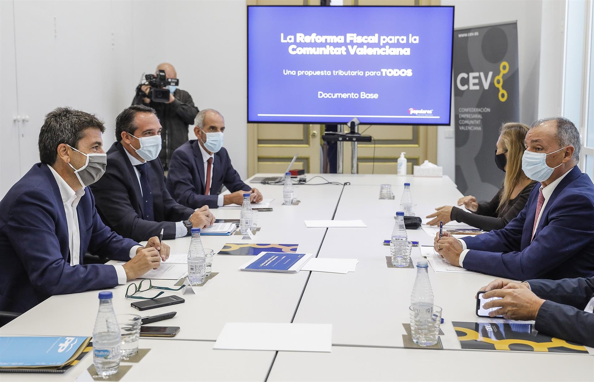 La CEV apoya a Mazón y considera la reforma fiscal del PP 