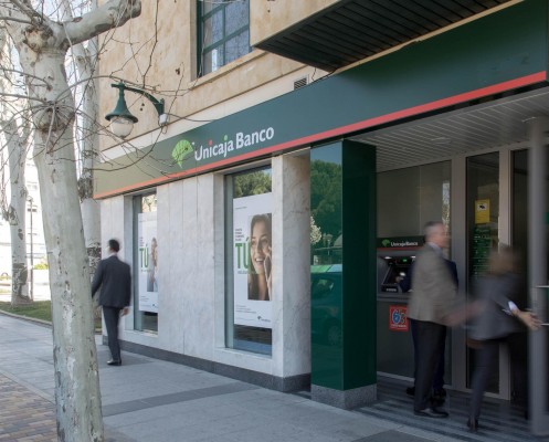 Unicaja Banco ofrece prejubilaciones desde los 57 años con hasta el 52% del salario