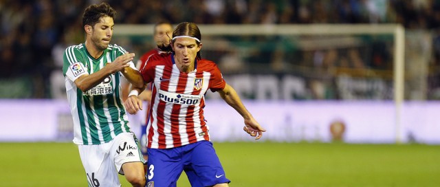 El Atlético vence en el Villamarín y se coloca segundo
