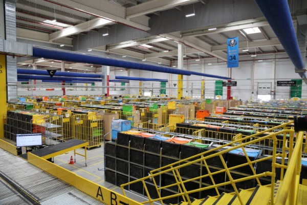 Roebuck abre en España con Víctor Gregori tras comprar la nave de Amazon en Alicante