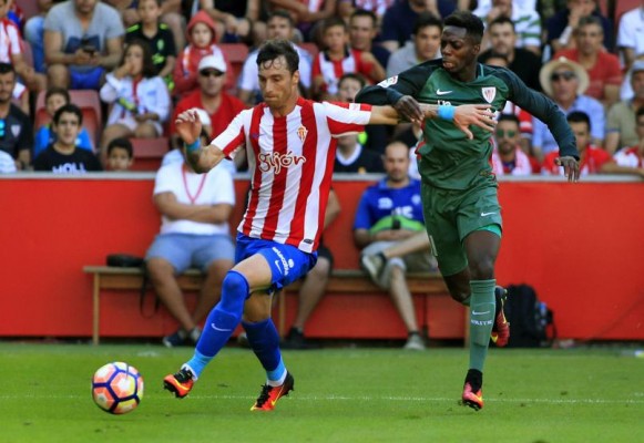 Sporting y Deportivo juegan un partido vital en la lucha por la permanencia