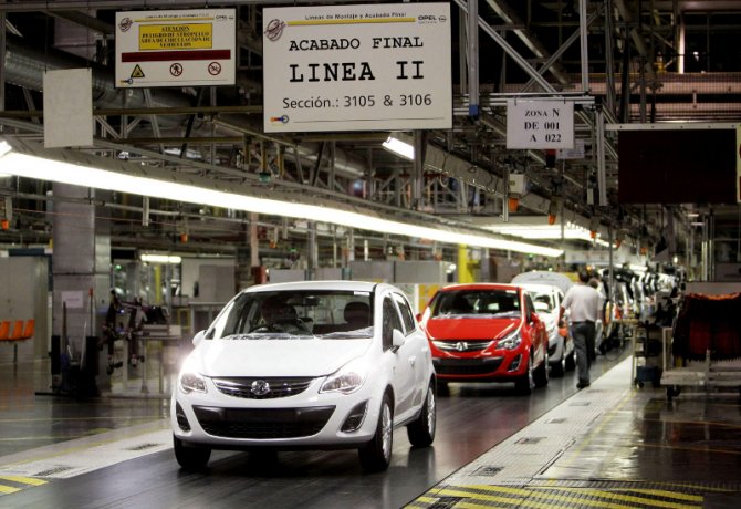 El Gobierno llama a la tranquilidad ante el anuncio de la compra de Opel por Peugeot Citroën