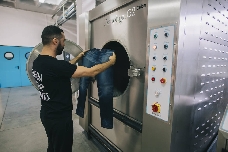 Jeanologia aumenta un 17,2% su facturación hasta los 45 millones gracias al repunte de ventas de jeans