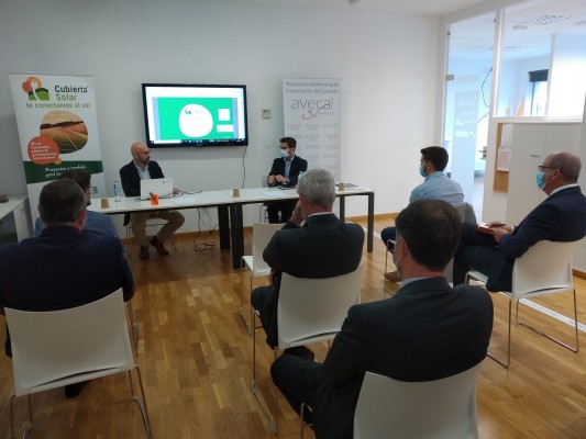 La industria del calzado valenciano  contempla el autoconsumo fotovoltaico para ahorrar costes  energéticos
