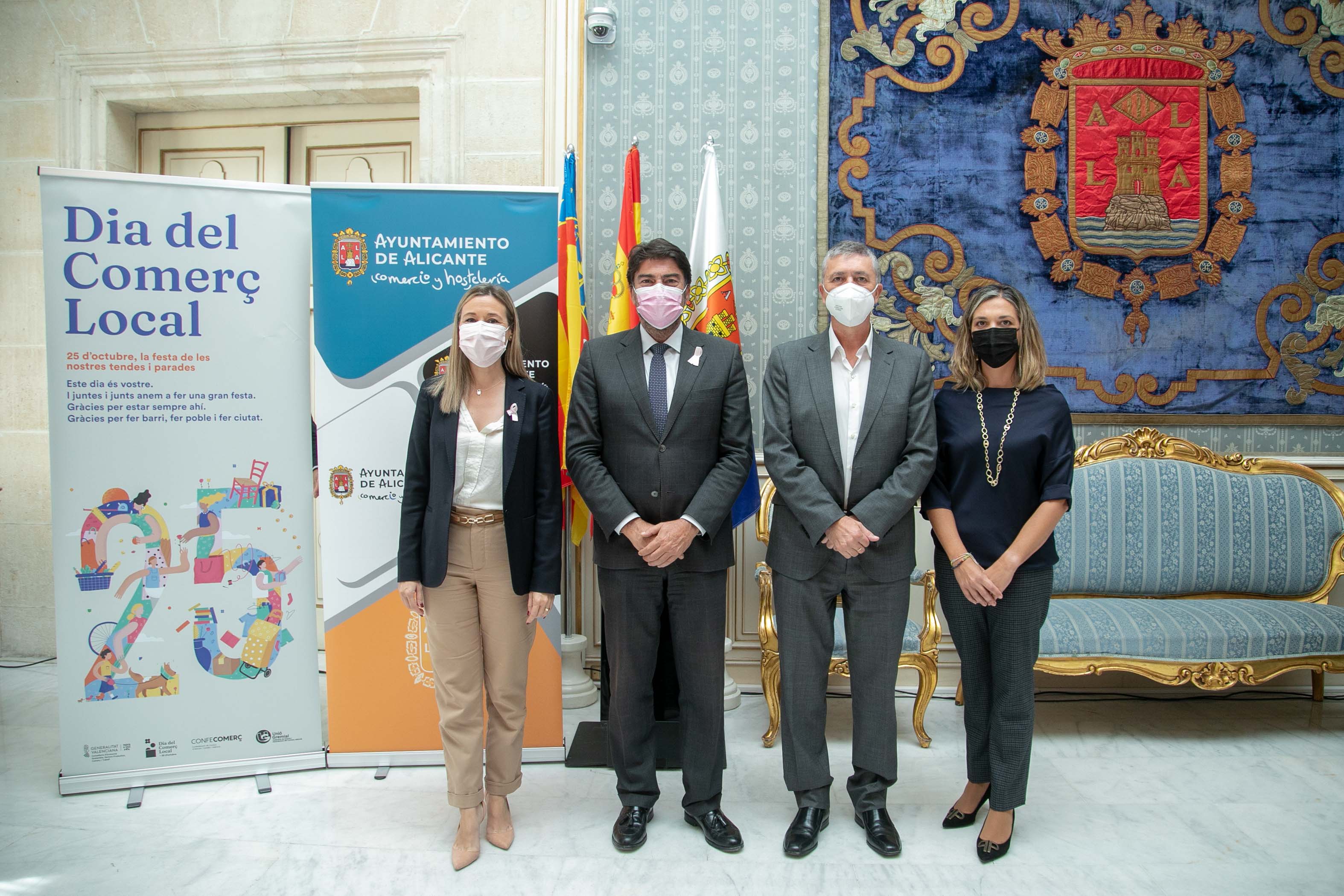 La edil de Comercio, Lidia López; el alcalde, Luis Barcala; el conseller de Economía, Rafa Climent; y la directora general de Comercio, Rosana Seguí.  - 