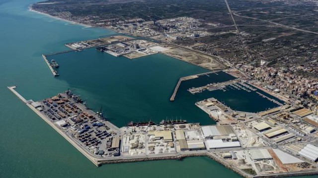 PortCastelló revisará el precio de sus terrenos y ahorrará 743.089 euros al año a las empresas