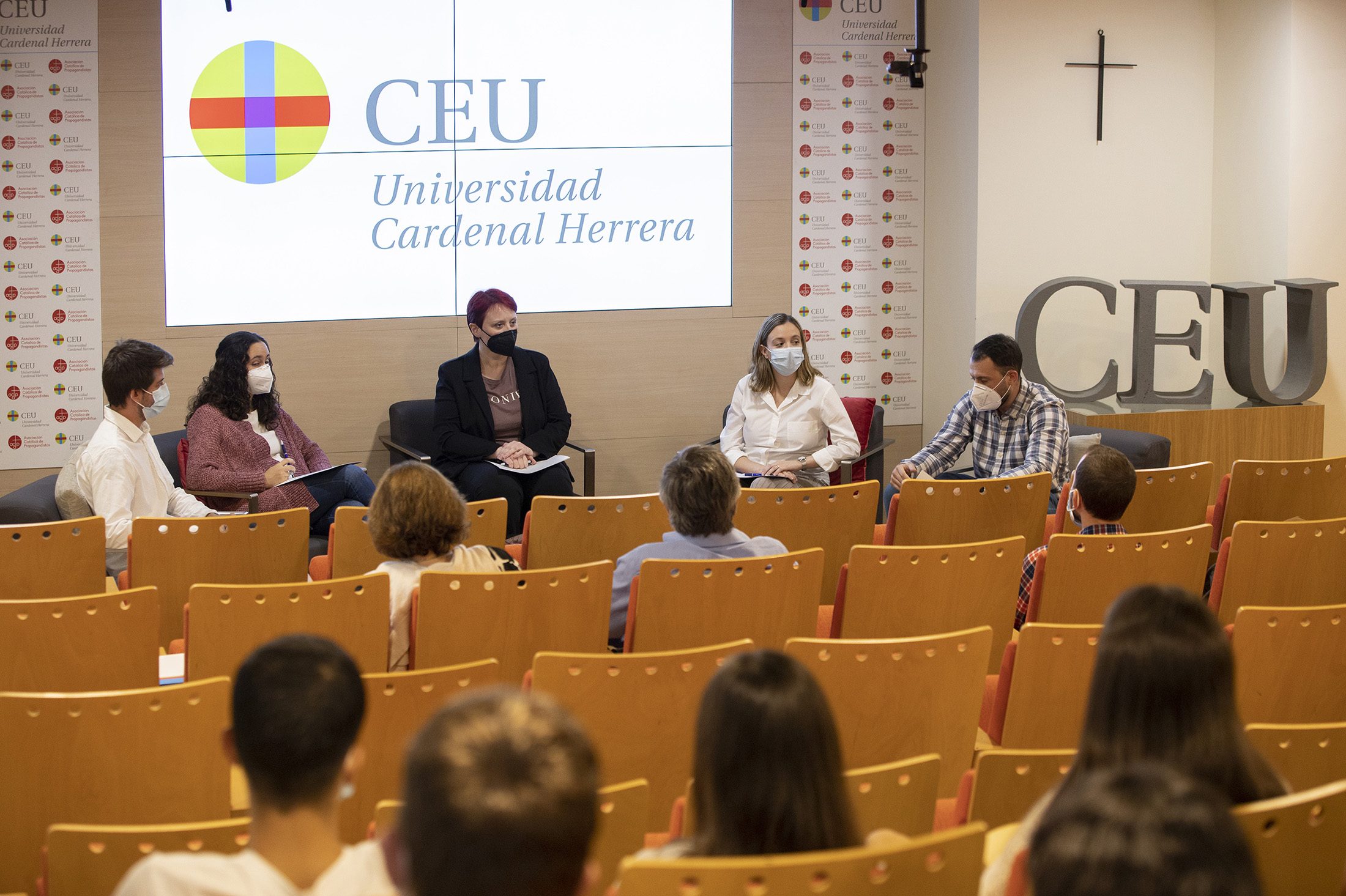 CEU Castellón celebra la festividad del patrón de Medicina con un encuentro entre estudiantes y médicos
