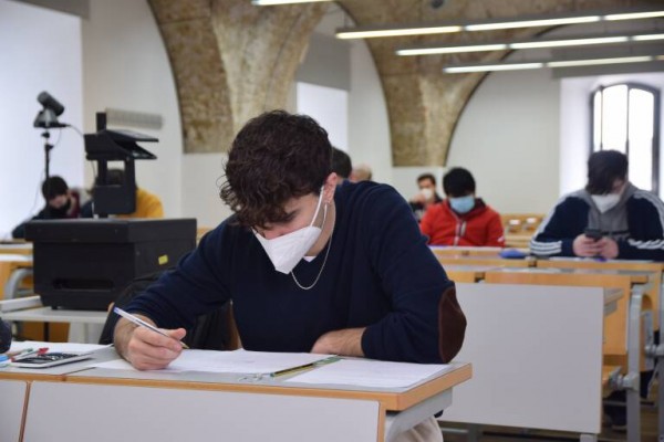 Salud lleva la vacuna contra el meningococo a las universidades con tres 'puntos' en la UMU, UPCT y UCAM 
