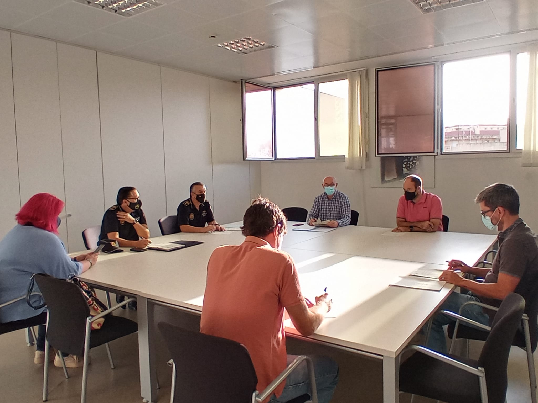 Reunión entre diferentes concejalías para llevar adelante la redacción de los proyectos - 