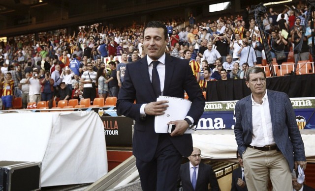 Socios del Valencia CF demandan a Salvo y a Aurelio Martínez por 