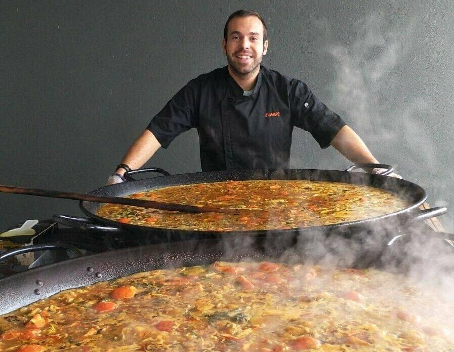 De Almassora a Australia con la paella: la aventura de Juampe arraiga en las antípodas 