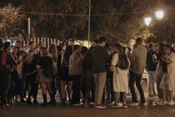 Botellón, ruido, droga y prostitución: la pesadilla vecinal de València
