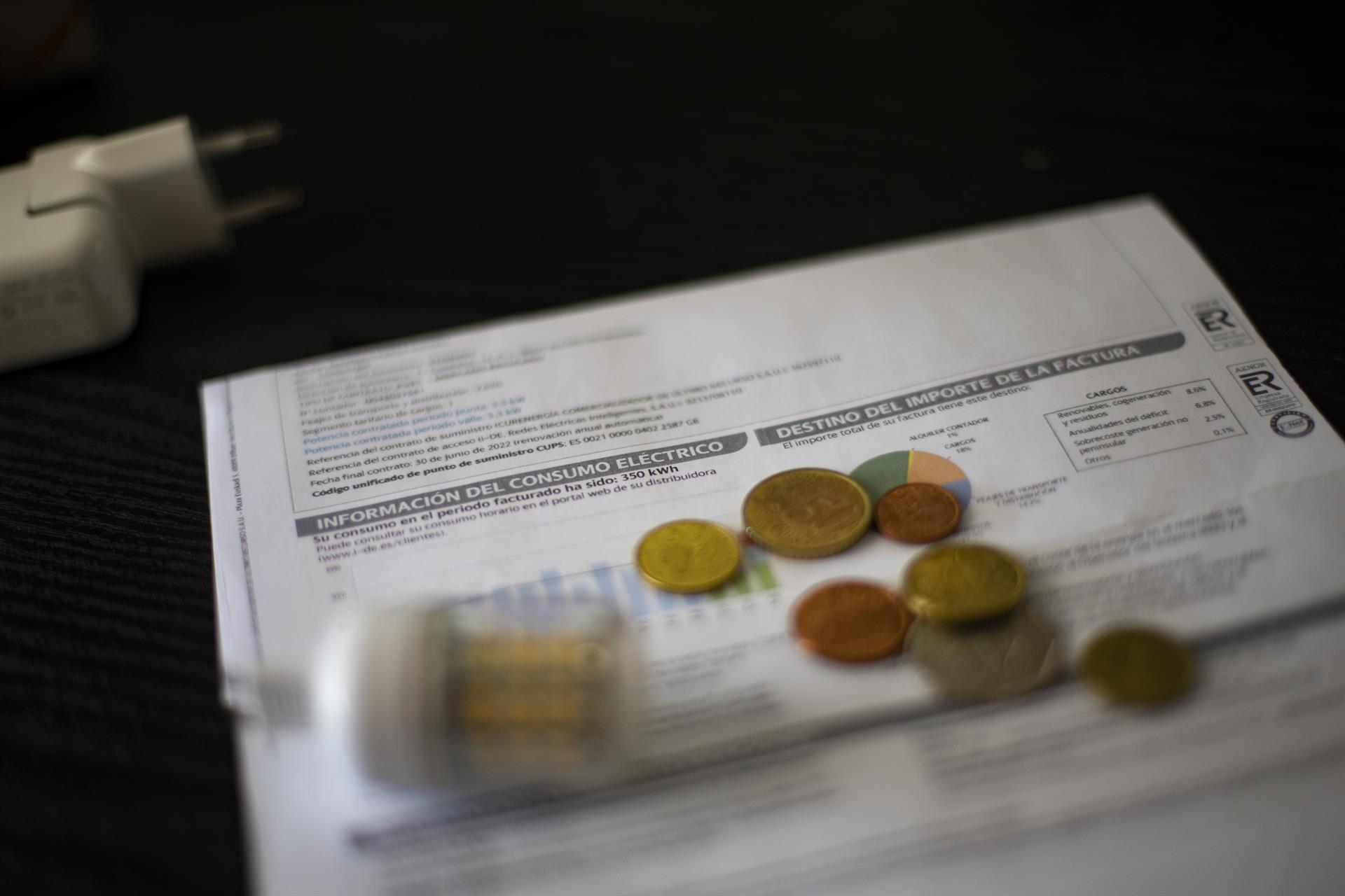 La luz vuelve a subir este lunes y marcará el más caro de la historia, con 227,45 euros/MWh