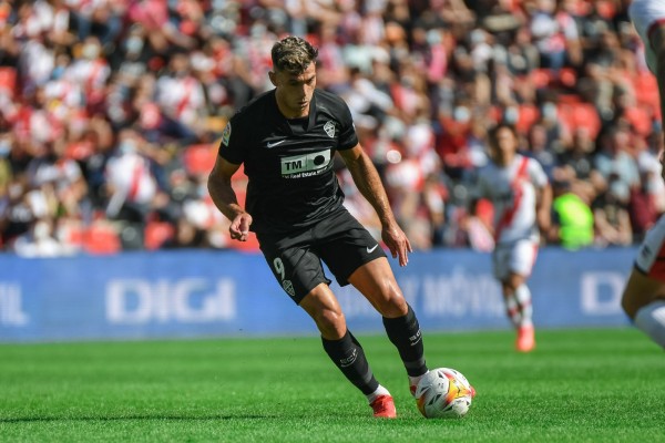 Rayo Vallecano y Elche empatan a un gol tras los primeros 45 minutos
