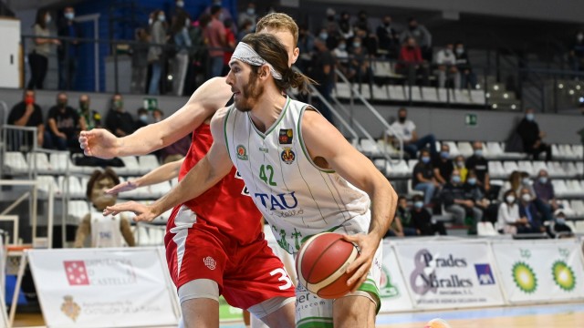 El TAU Castelló mantiene su autoridad en casa con una trabajada victoria ante el Bàsquet Girona 