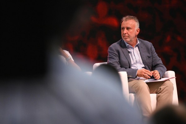 El presidente de Canarias afirma que la debilitación del volcán no se prevé inminente